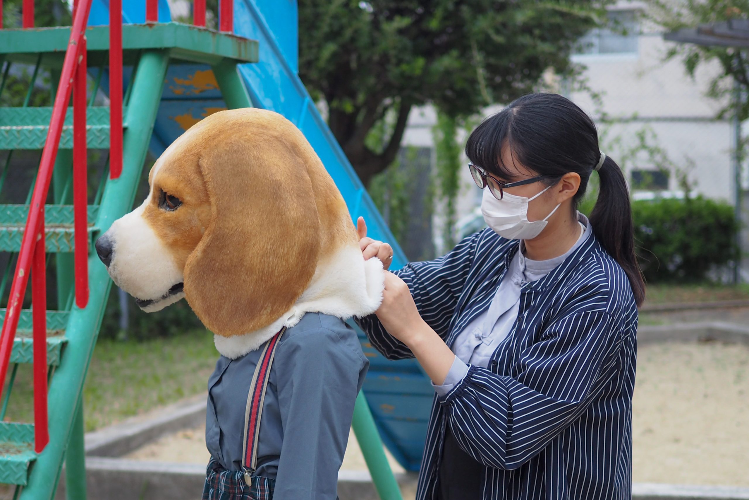 福岡の特殊造形・特殊メイク工房「ツクリモノ」でのワークショップでのかぶりもの撮影の様子