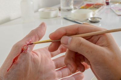 ツクリモノの切り傷メイク実習