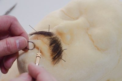 ツクリモノのつけ髭実習