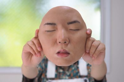 ツクリモノのリアルなシリコンの顔