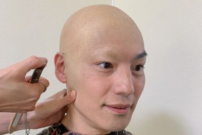 ツクリモノの特殊メイクレッスンの様子（ハゲメイク）